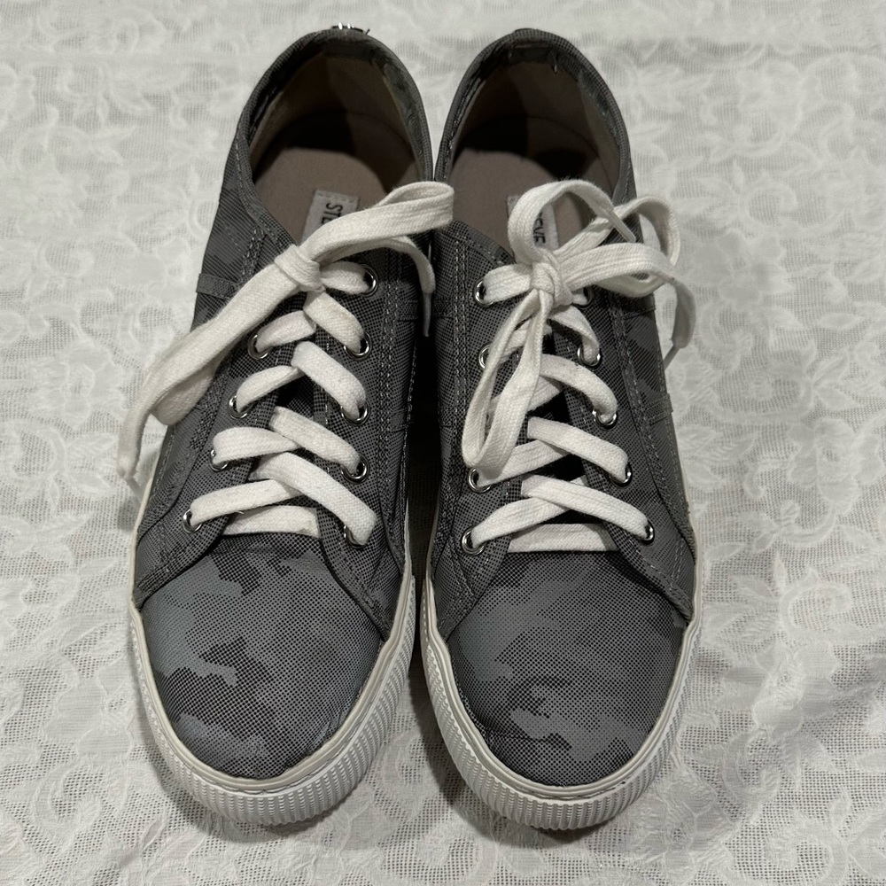 Steve Madden Womens Emmi Platform Camouflage Lace Up Gray Sneaker ShoesSize 7
